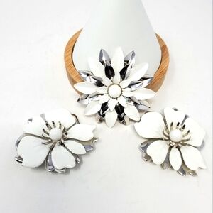 VINTAGE SARAH COVENTRY SILVER & WHITE ENAMAL FLOWER BROOCH SET OF 3 JEWELRY